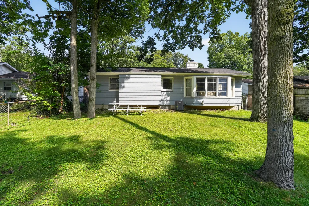 2410 Rossiter Place Lansing City, MI 48911