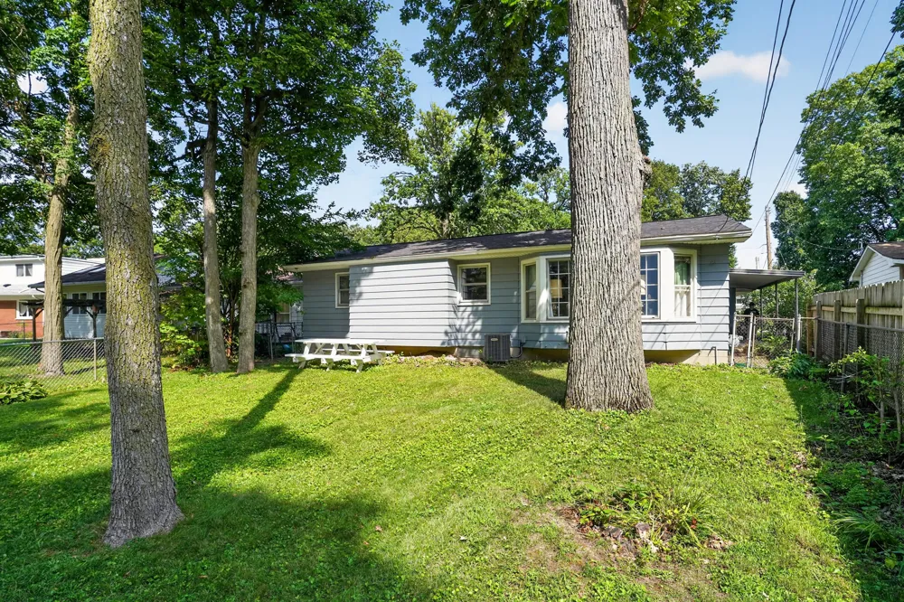 2410 Rossiter Place Lansing City, MI 48911