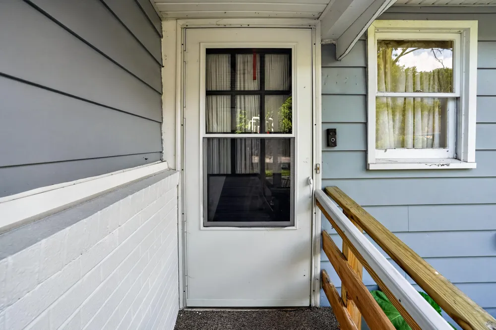 2410 Rossiter Place Lansing City, MI 48911