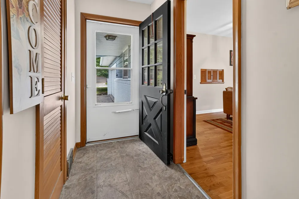 2410 Rossiter Place Lansing City, MI 48911