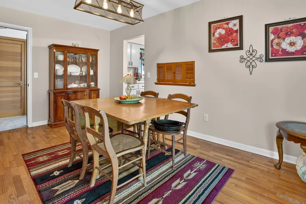 2410 Rossiter Place Lansing City, MI 48911
