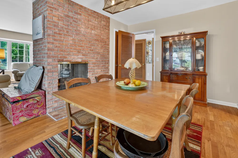 2410 Rossiter Place Lansing City, MI 48911