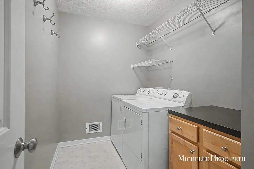 2984 Edgestone Drive #22 Georgetown Charter Township, MI 49426