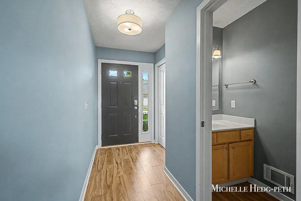2984 Edgestone Drive #22 Georgetown Charter Township, MI 49426