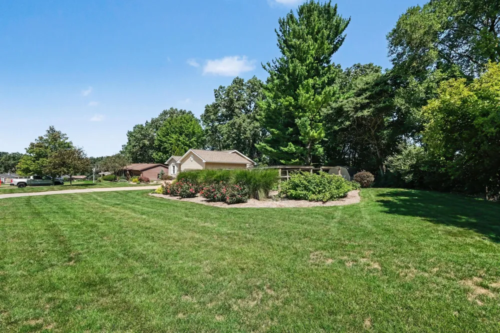 5880 Edajean Ridge Drive NE Plainfield Charter Township, MI 49321