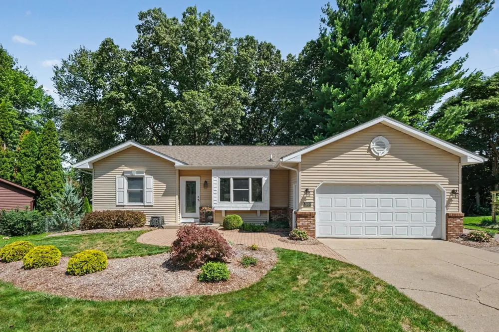 5880 Edajean Ridge Drive NE Plainfield Charter Township, MI 49321