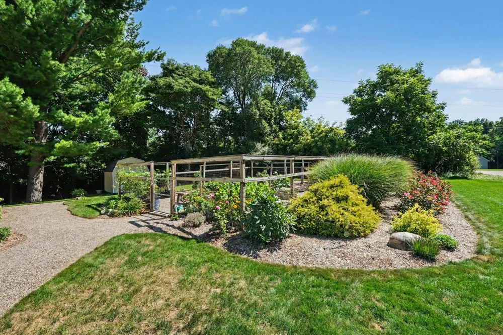 5880 Edajean Ridge Drive NE Plainfield Charter Township, MI 49321