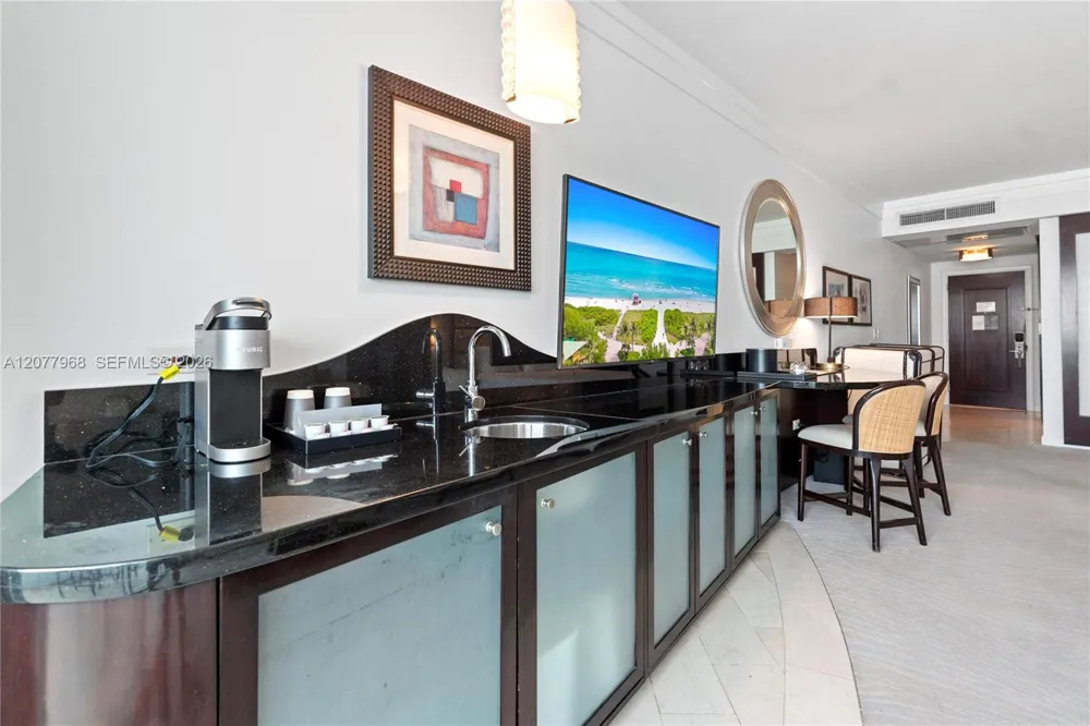 4391 Collins Ave #803 Miami Beach, FL 33140