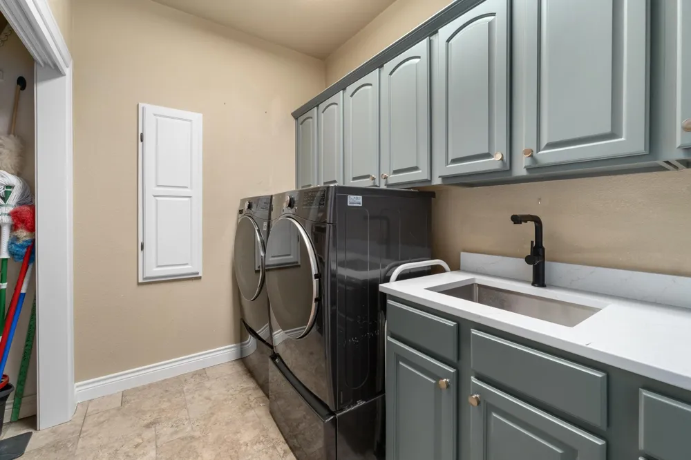 416 Shadywood Lane Dripping Springs, TX 78620