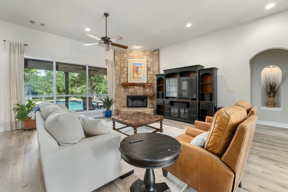 416 Shadywood Lane Dripping Springs, TX 78620