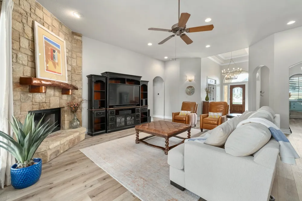 416 Shadywood Lane Dripping Springs, TX 78620