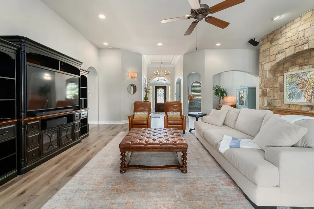 416 Shadywood Lane Dripping Springs, TX 78620