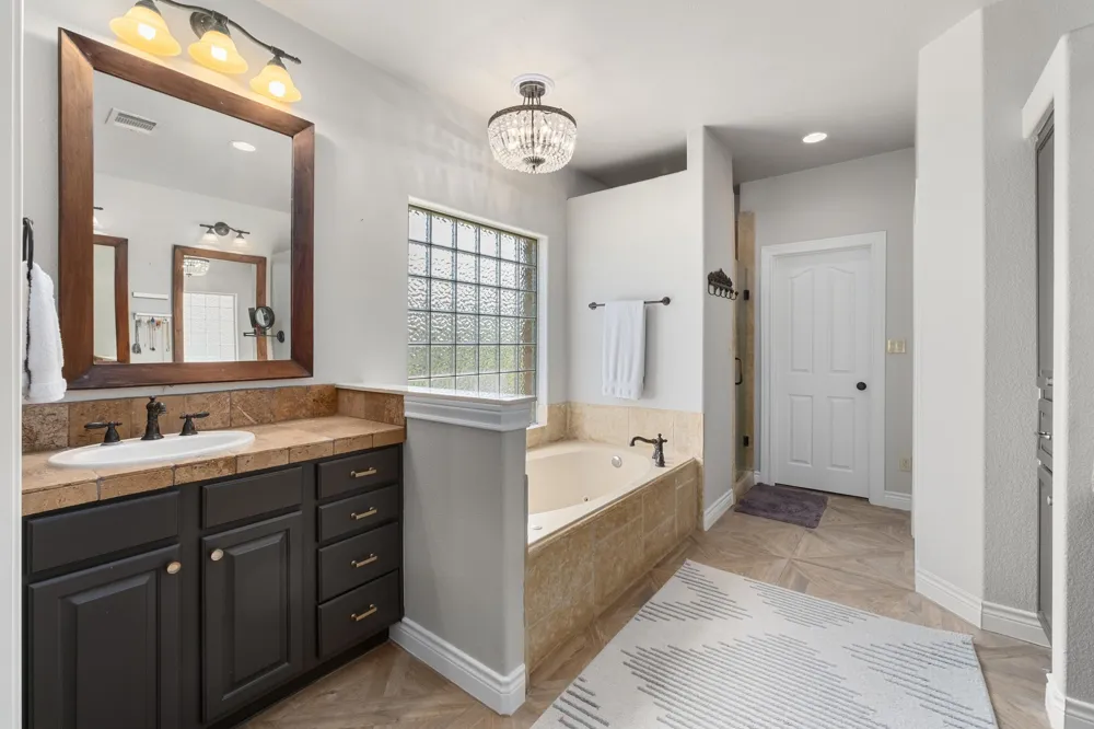 416 Shadywood Lane Dripping Springs, TX 78620