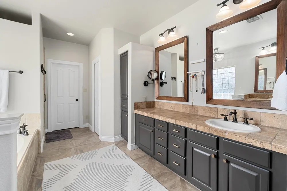 416 Shadywood Lane Dripping Springs, TX 78620