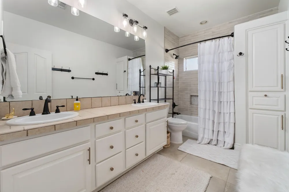 416 Shadywood Lane Dripping Springs, TX 78620