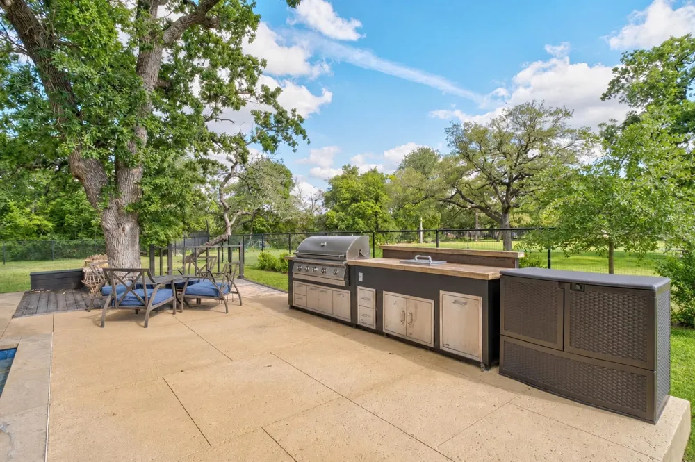 416 Shadywood Lane Dripping Springs, TX 78620