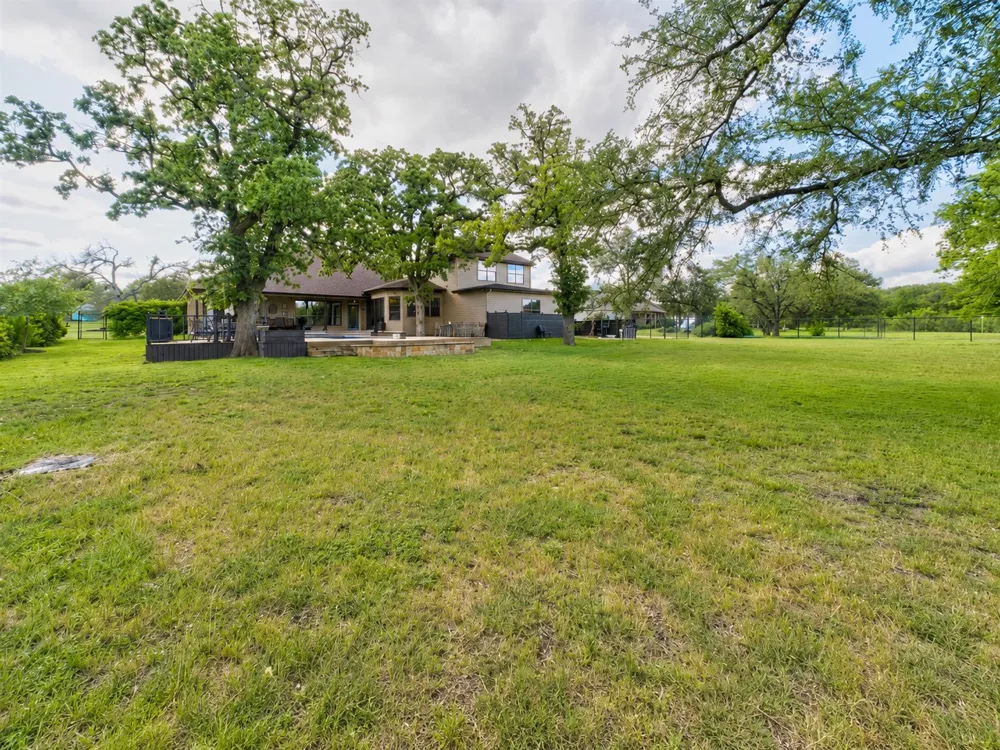 416 Shadywood Lane Dripping Springs, TX 78620