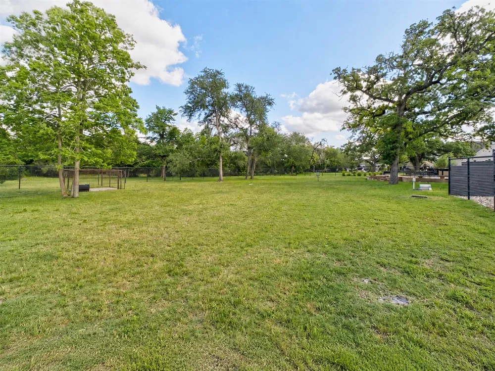 416 Shadywood Lane Dripping Springs, TX 78620