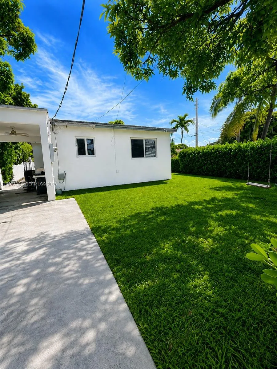 525 NW 23rd Ave Miami, FL 33125