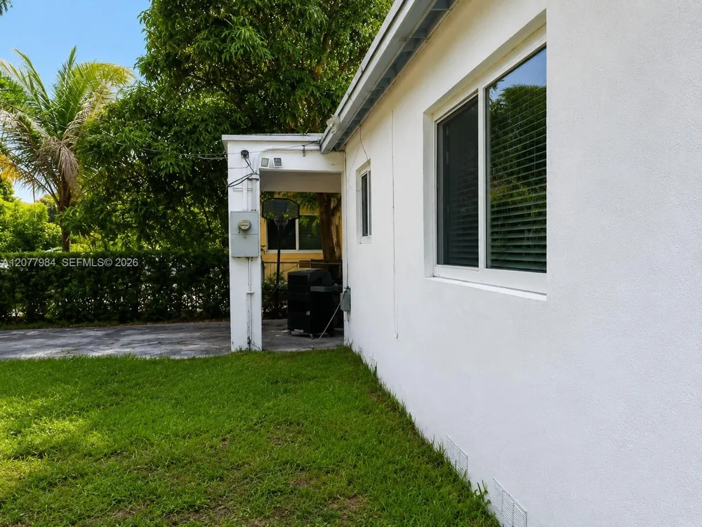 525 NW 23rd Ave Miami, FL 33125