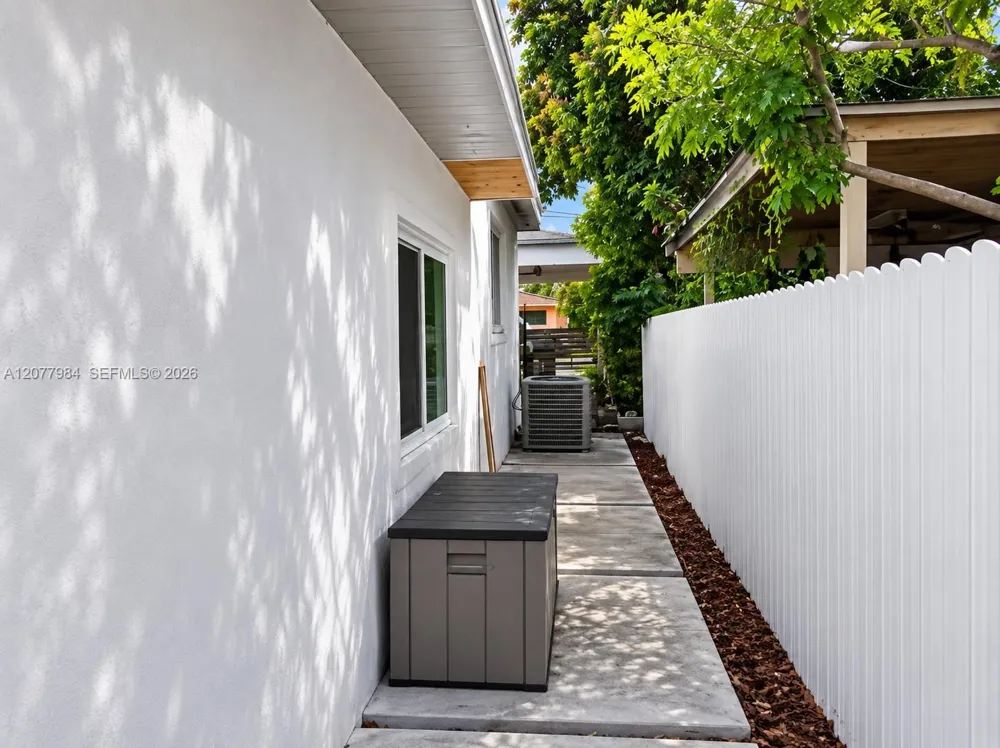 525 NW 23rd Ave Miami, FL 33125