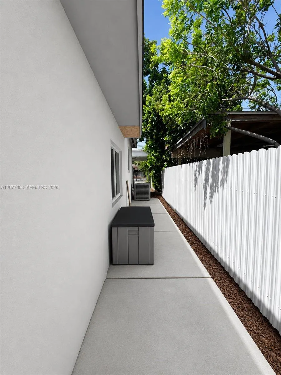 525 NW 23rd Ave Miami, FL 33125