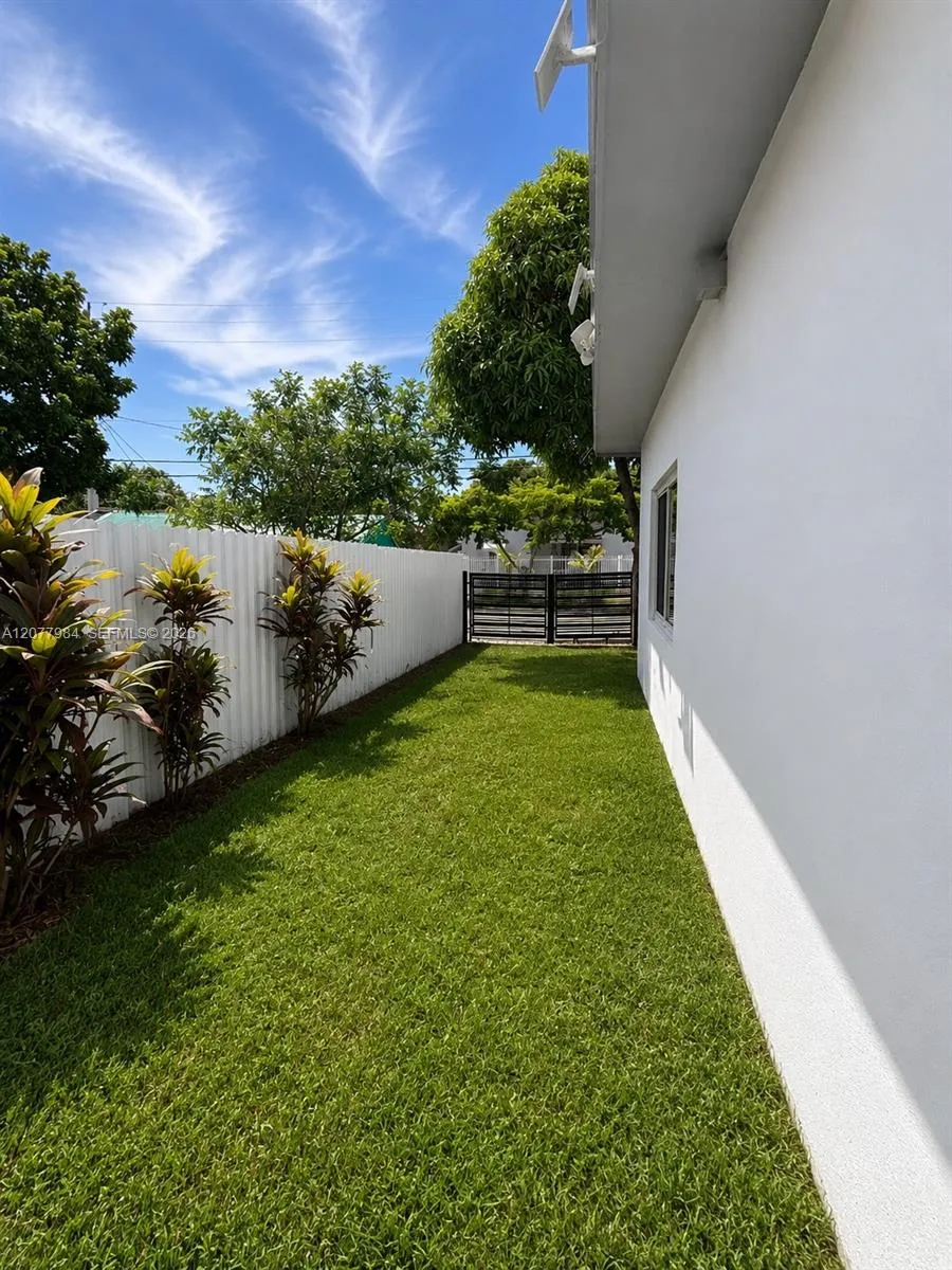 525 NW 23rd Ave Miami, FL 33125
