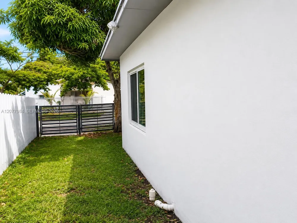 525 NW 23rd Ave Miami, FL 33125