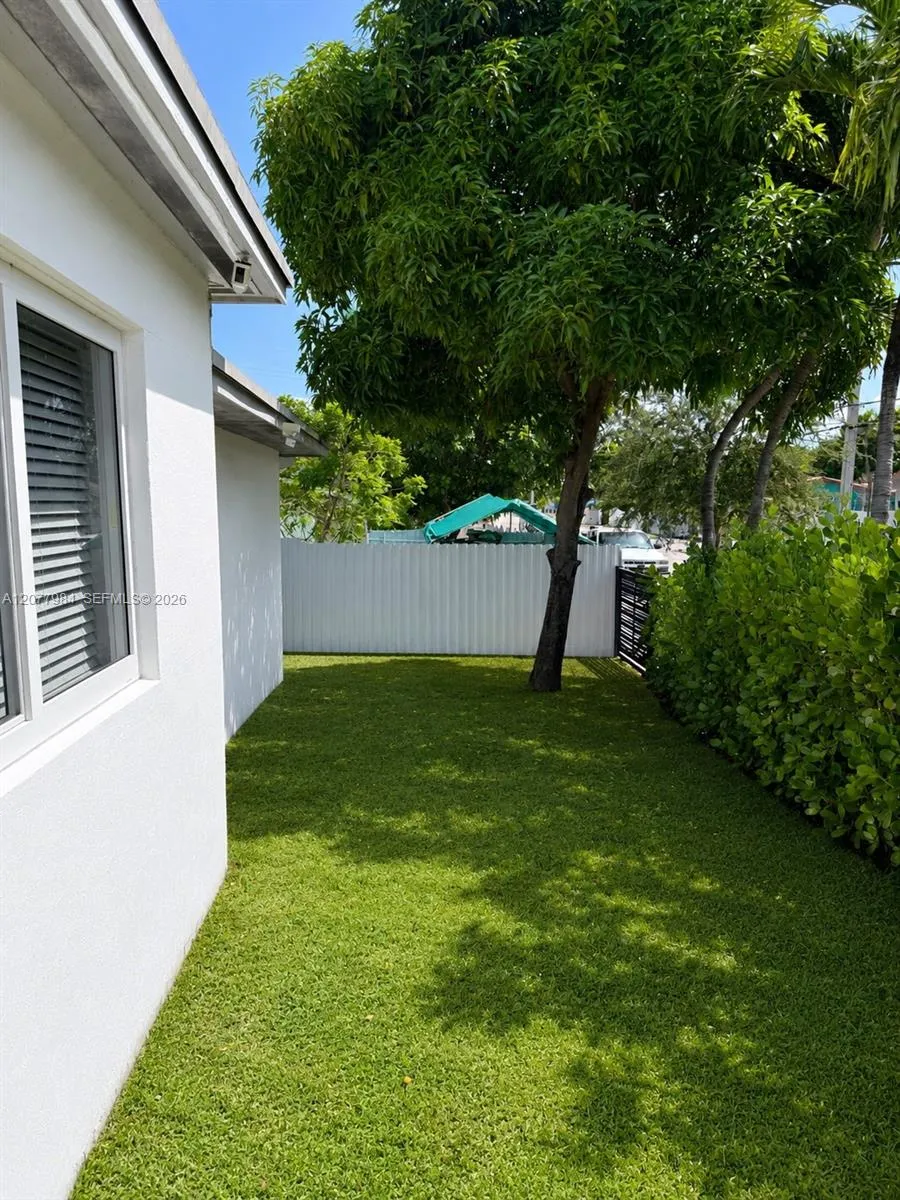 525 NW 23rd Ave Miami, FL 33125