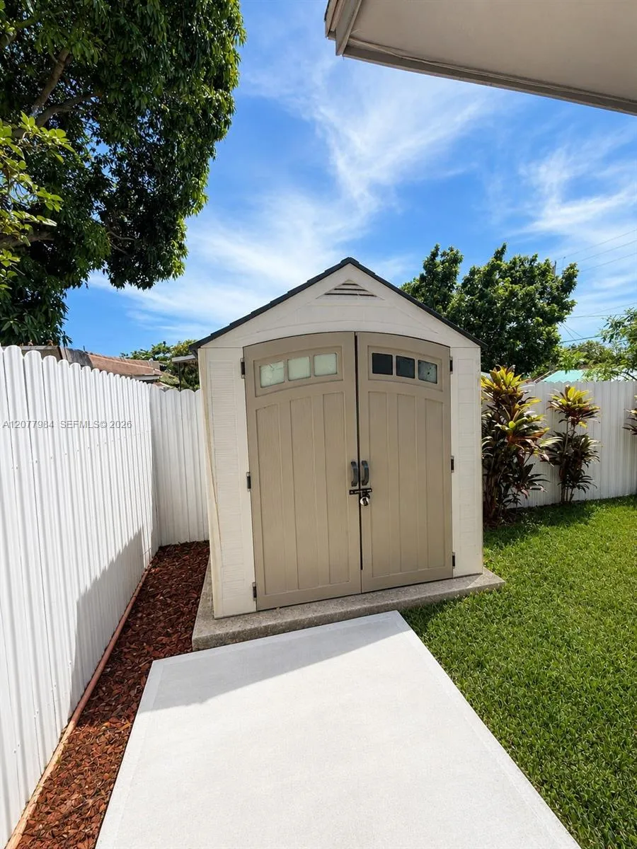 525 NW 23rd Ave Miami, FL 33125