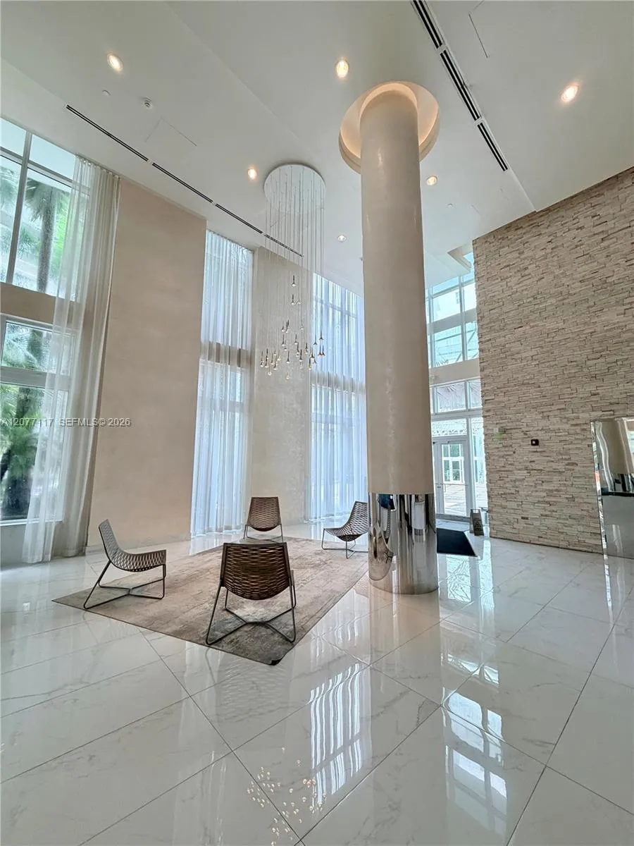 41 SE 5th St #807 Miami, FL 33131