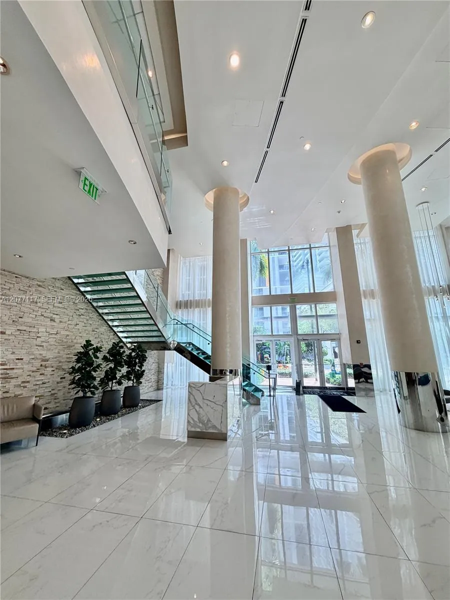 41 SE 5th St #807 Miami, FL 33131
