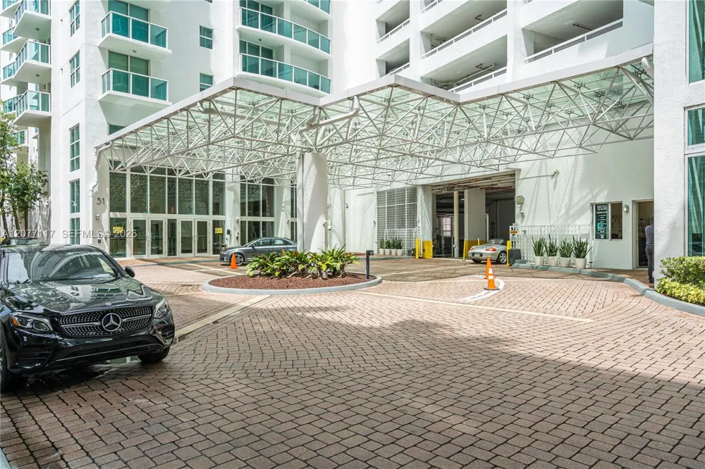41 SE 5th St #807 Miami, FL 33131