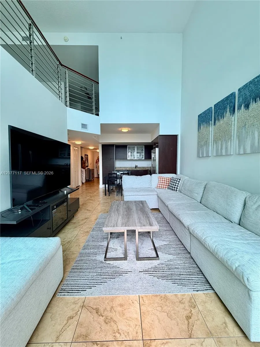 41 SE 5th St #807 Miami, FL 33131