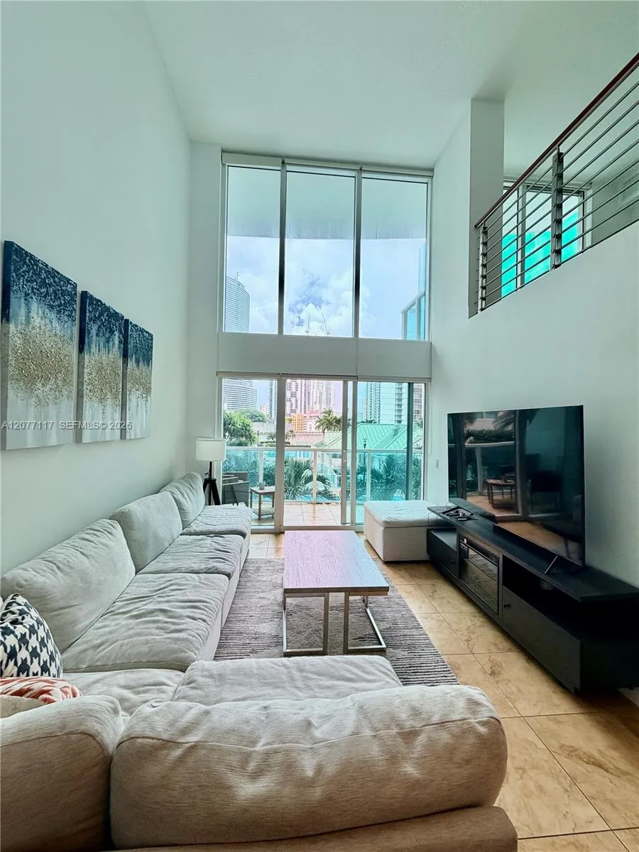 41 SE 5th St #807 Miami, FL 33131