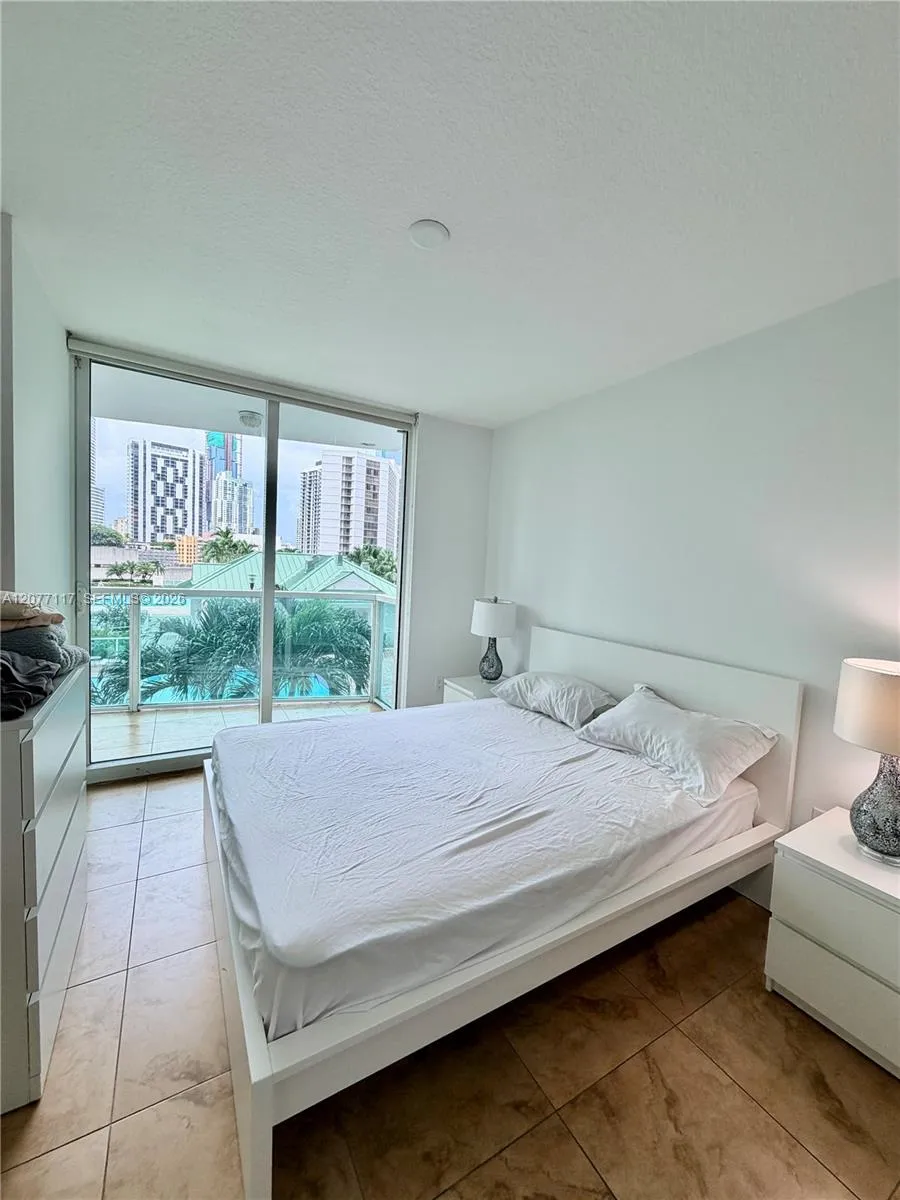 41 SE 5th St #807 Miami, FL 33131