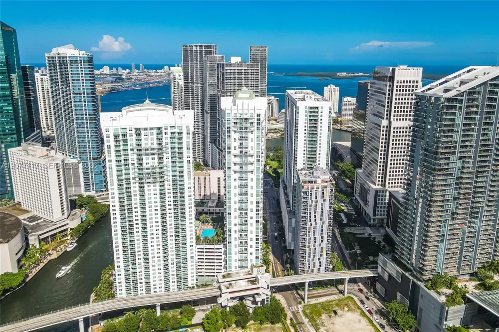 41 SE 5th St #807 Miami, FL 33131