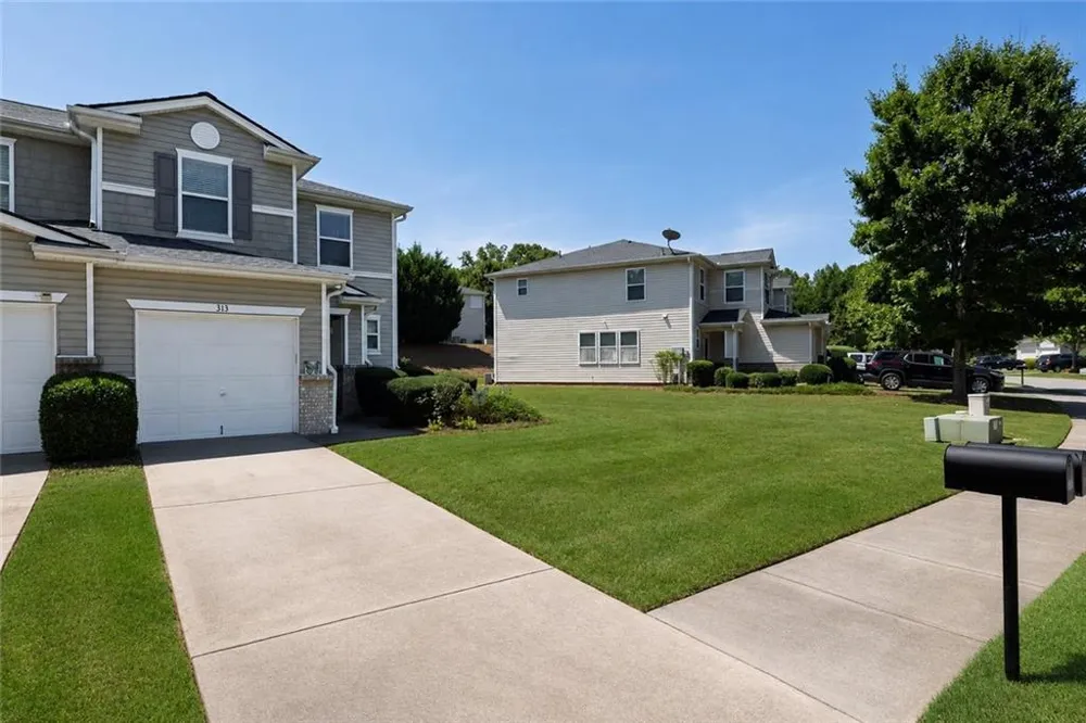 313 Oak Leaf Place Acworth, GA 30102