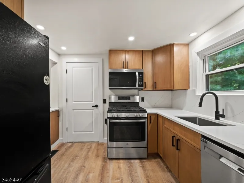 787 Tabor Rd Parsippany-Troy Hills, NJ 07950
