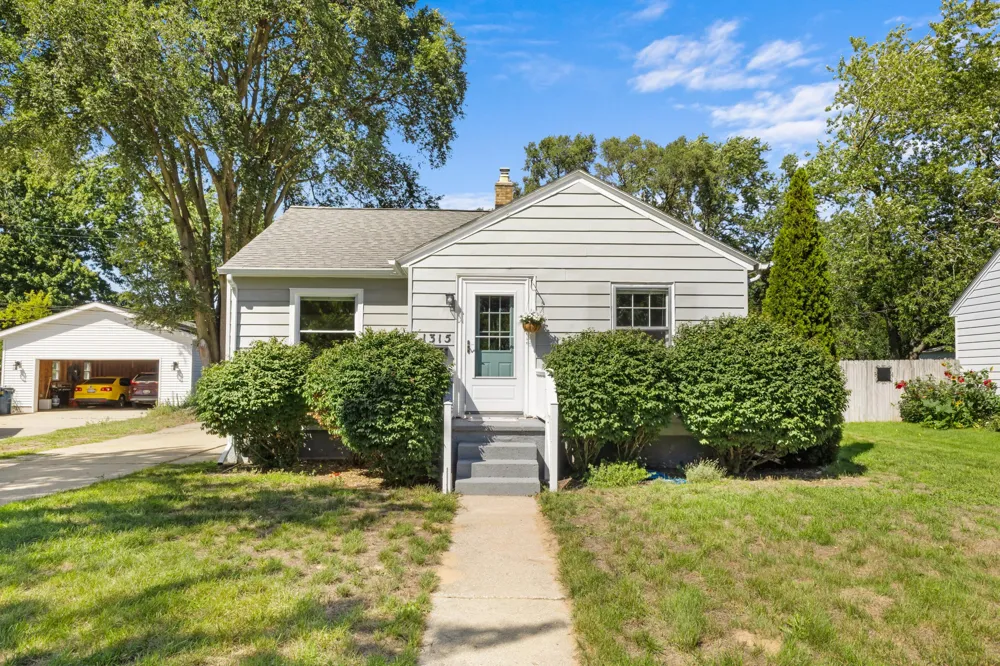 1315 Grant Avenue Grand Haven, MI 49417