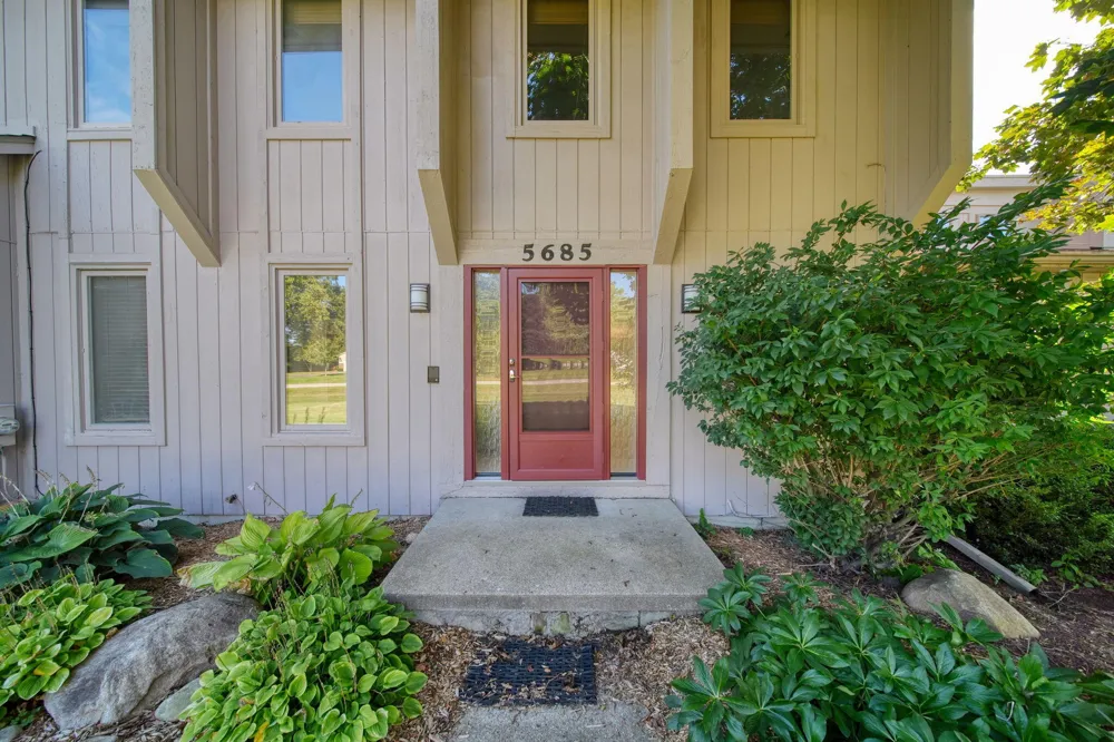 5685 E Silo Ridge Drive Ann Arbor, MI 48108