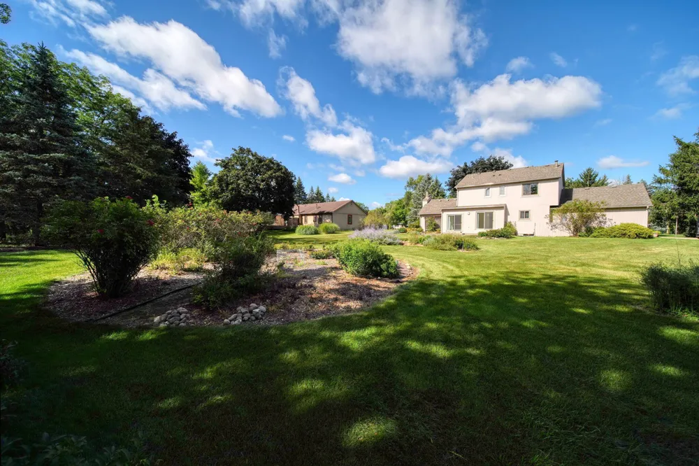 5685 E Silo Ridge Drive Ann Arbor, MI 48108