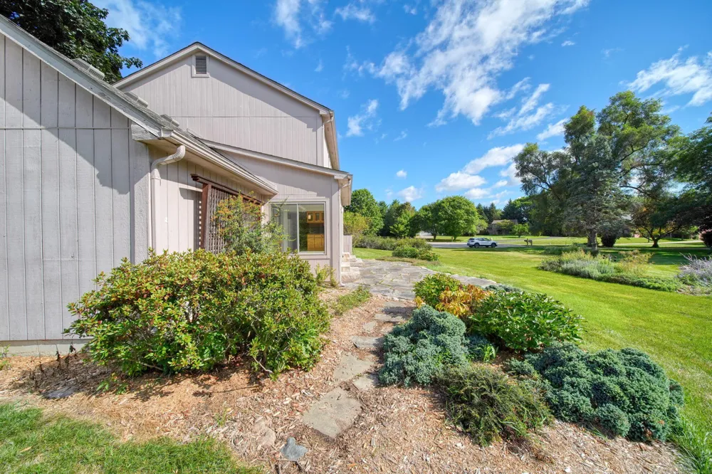 5685 E Silo Ridge Drive Ann Arbor, MI 48108