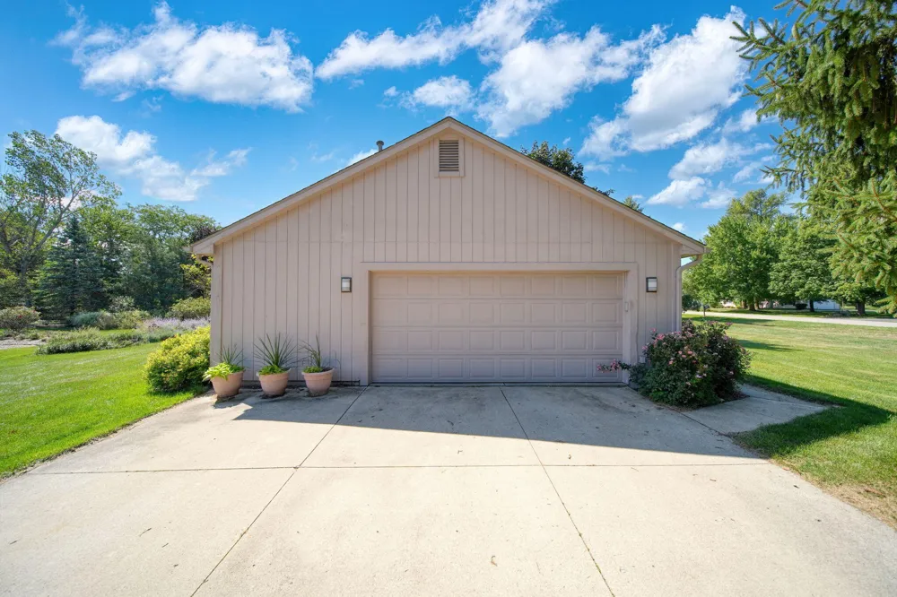 5685 E Silo Ridge Drive Ann Arbor, MI 48108