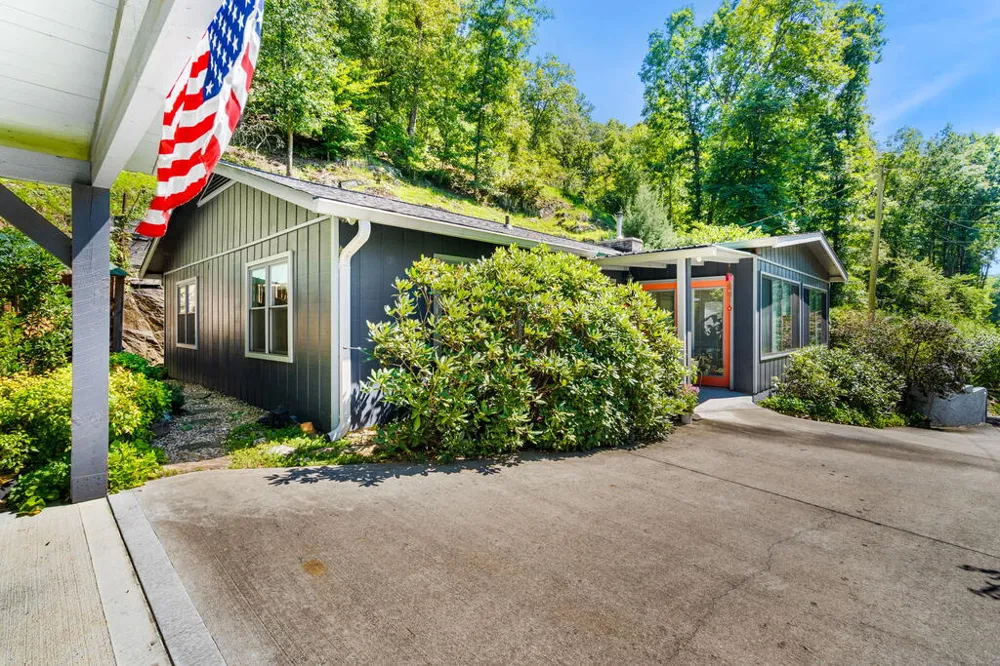 162 Hiawassee River Road Brasstown, NC 28902
