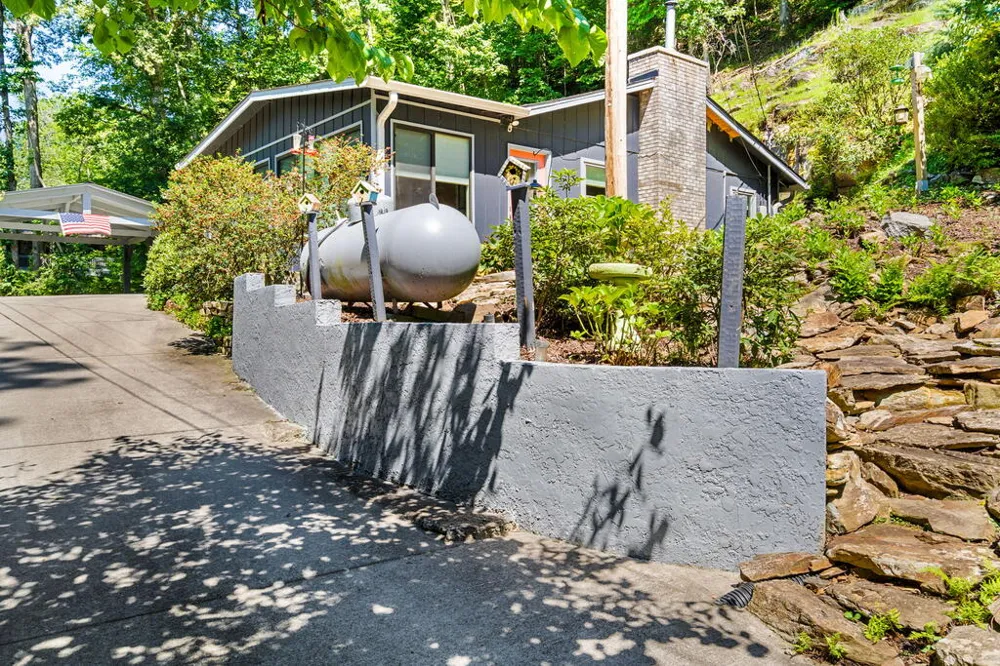 162 Hiawassee River Road Brasstown, NC 28902