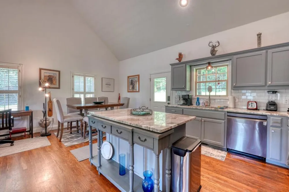 1100 Rova Way Hiawassee, GA 30546