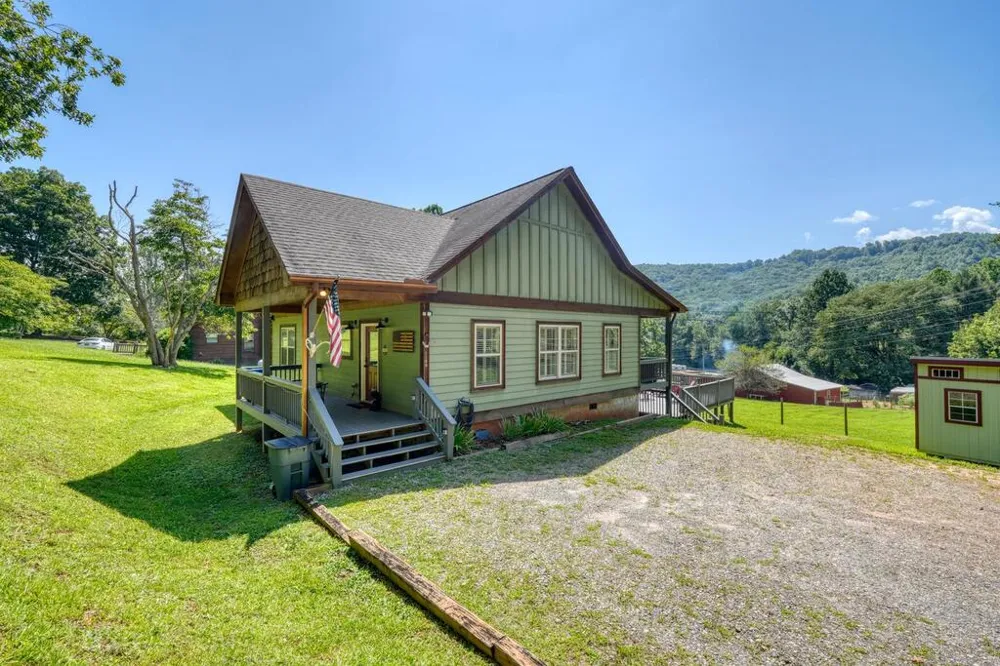 1100 Rova Way Hiawassee, GA 30546