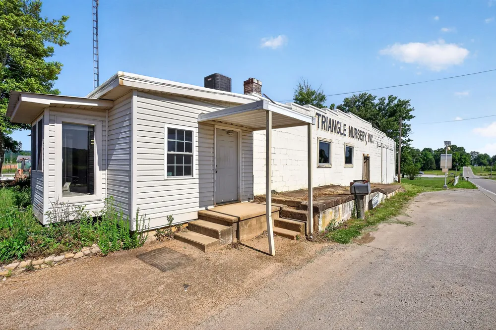 8526 Beersheba Hwy McMinnville, TN 37110