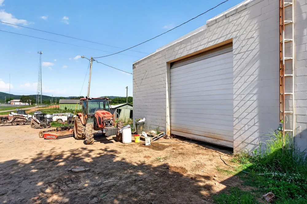 8526 Beersheba Hwy McMinnville, TN 37110